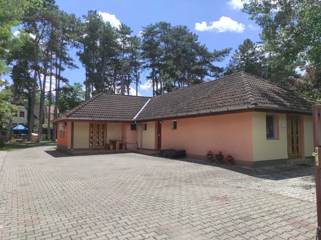 Péhl apartman — külső