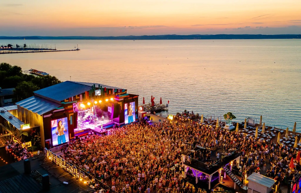 Siófok Plázs, rendezvény a vízparton
